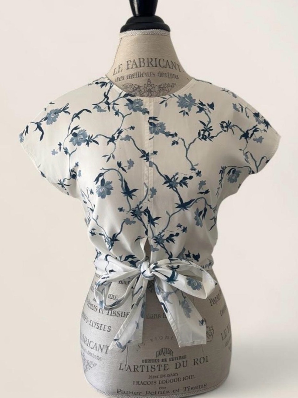 Wilfred White Floral Tie-Back Blouse with Blue Print